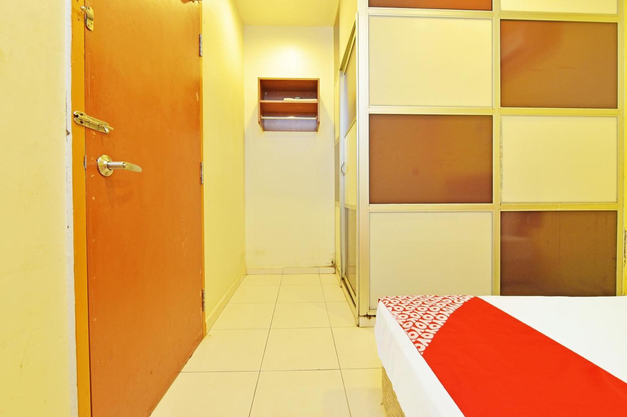 Oyo 582 Hotel Walk Inn Kampong Pasir Puteh  Exterior photo
